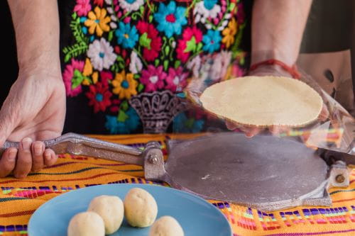 Mes de la Herencia Hispana: Lección cultural y receta de tortillas de harina
